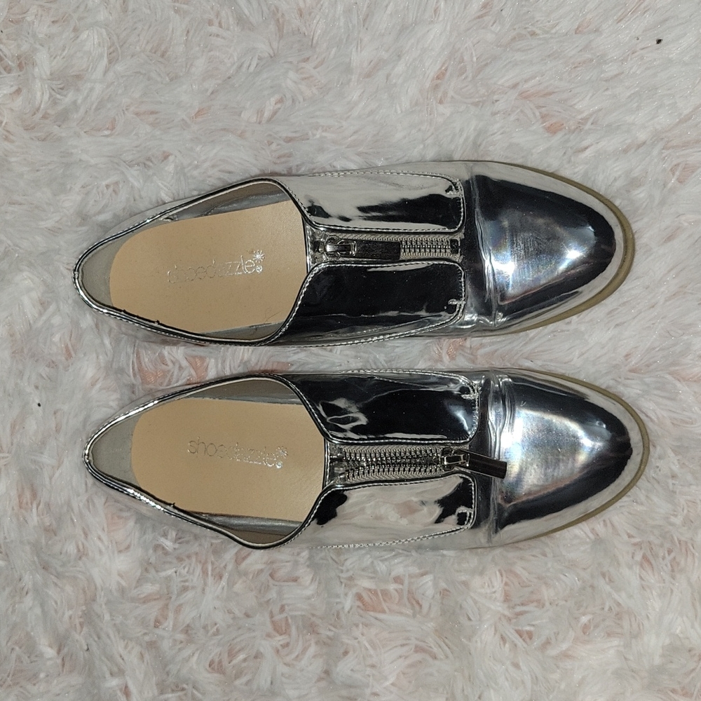 Silver Shoedazzle round mouth loafer